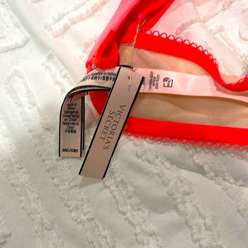 NWT Victoria Secret Bra, 36C - Picture 5 of 6